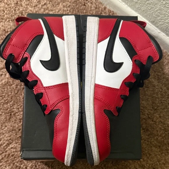 Jordan 1 Mid Chicago Toe